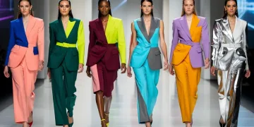 Models on a runway showcasing strategic color pairings for 2026, vibrant and refreshing outfits.